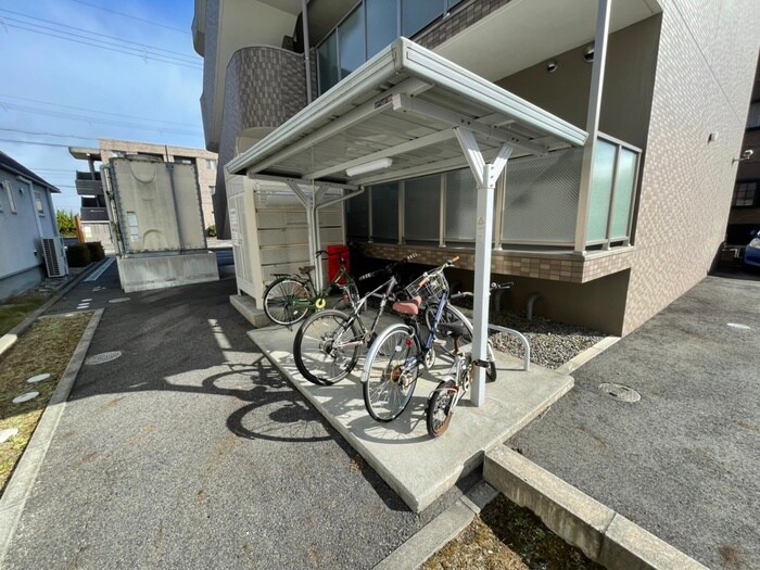物件外観写真3　(駐輪場)