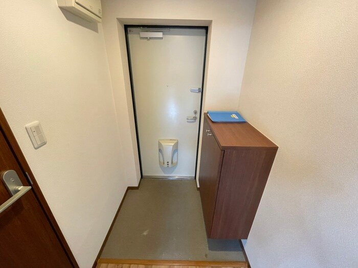 物件内観写真14　(玄関)