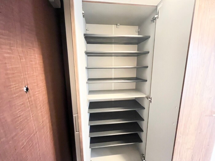 物件内観写真4　(靴箱)