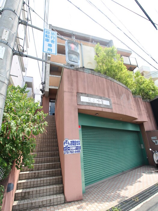 物件外観写真5　(駐車場)