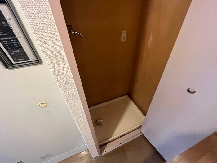 物件内観写真11　(洗濯機置場)