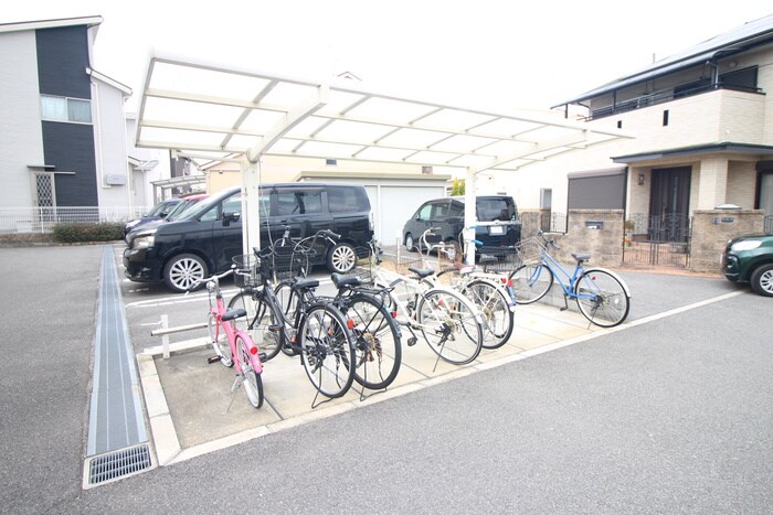 物件外観写真5　(駐輪場)