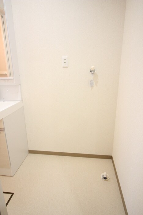 物件内観写真12　(洗濯機置場)