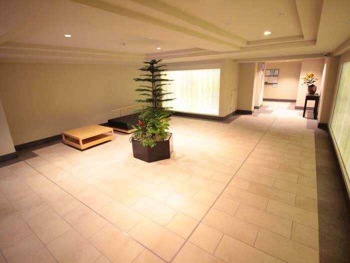 物件外観写真4　(エントランス部分)