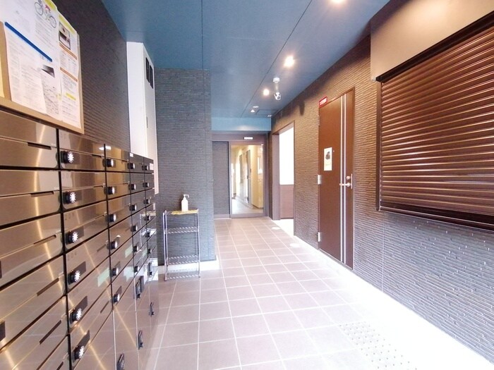 物件外観写真4　(エントランス部分)