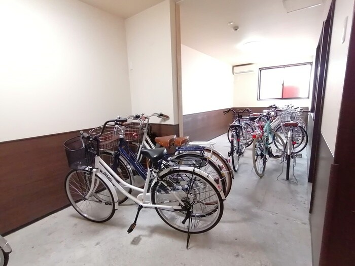 物件外観写真6　(駐輪場)