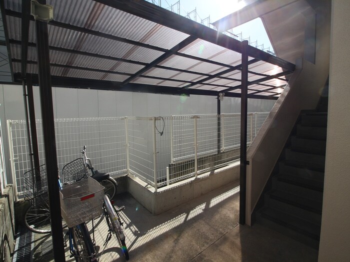物件外観写真5　(駐輪場)