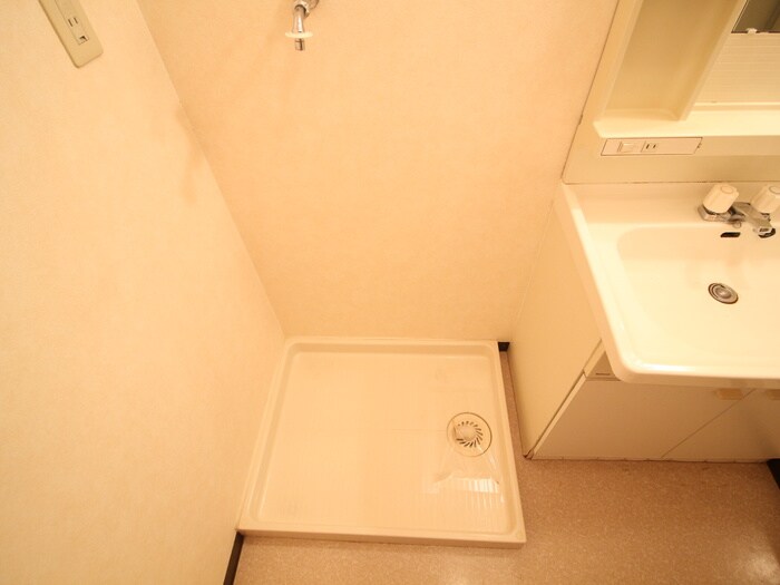 物件内観写真18　(洗濯機置場)