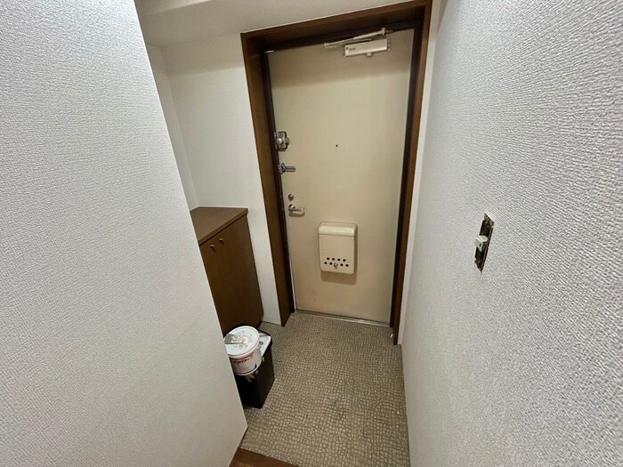 物件内観写真7　(玄関)