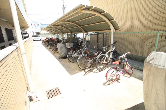 物件外観写真3　(駐輪場)