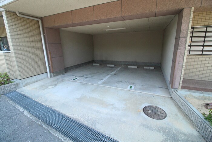 物件外観写真4　(駐車場)