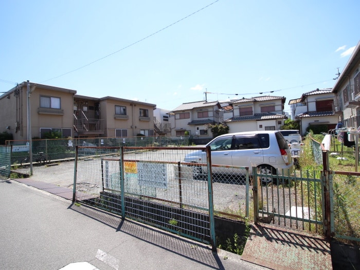 物件外観写真6　(駐車場)