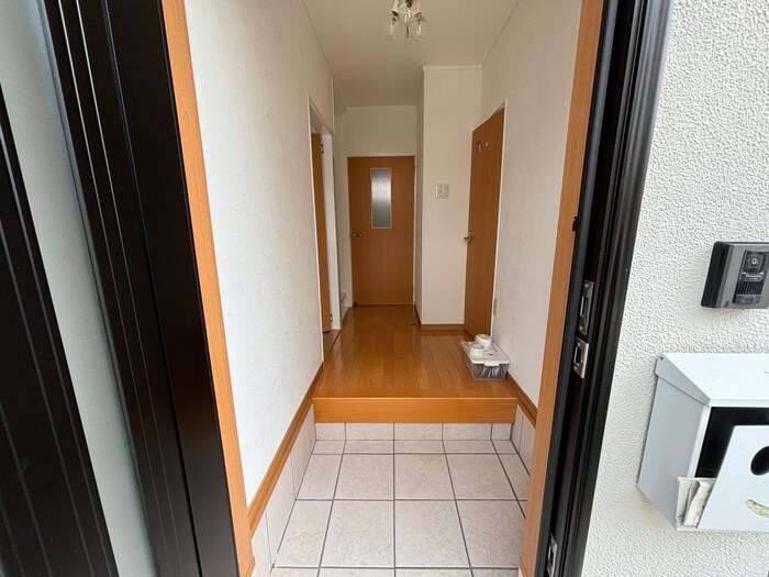物件内観写真11　(玄関)