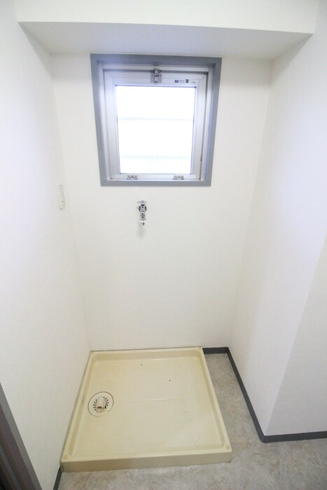 物件内観写真15　(洗濯機置場)