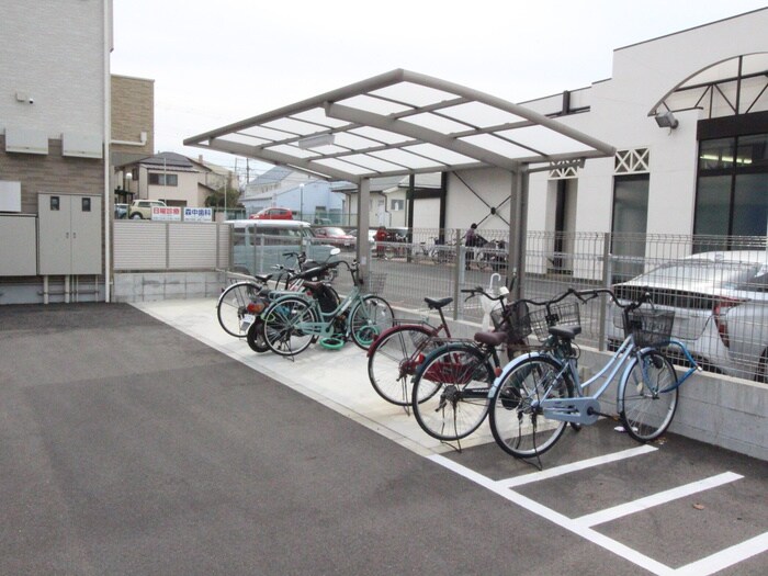 物件外観写真4　(駐輪場)