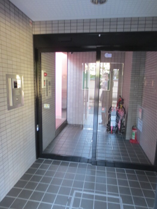 物件外観写真4　(エントランス部分)