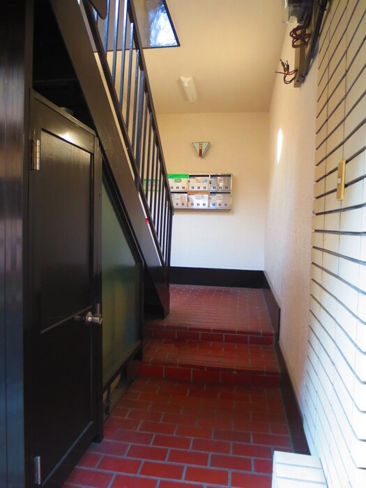 物件外観写真3　(エントランス部分)