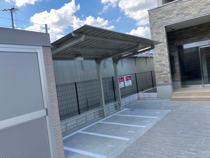 物件外観写真4　(駐輪場)