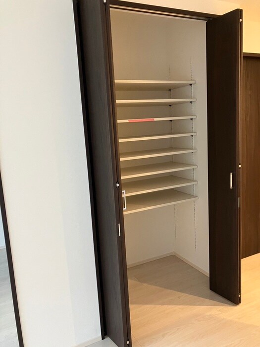 物件内観写真12　(収納)