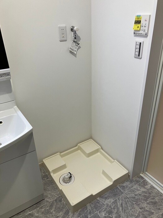 物件内観写真15　(洗濯機置場)