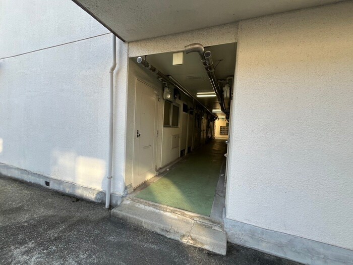 物件外観写真6　(エントランス部分)