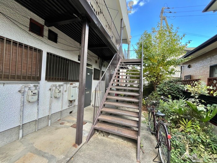 物件外観写真2　(エントランス部分)