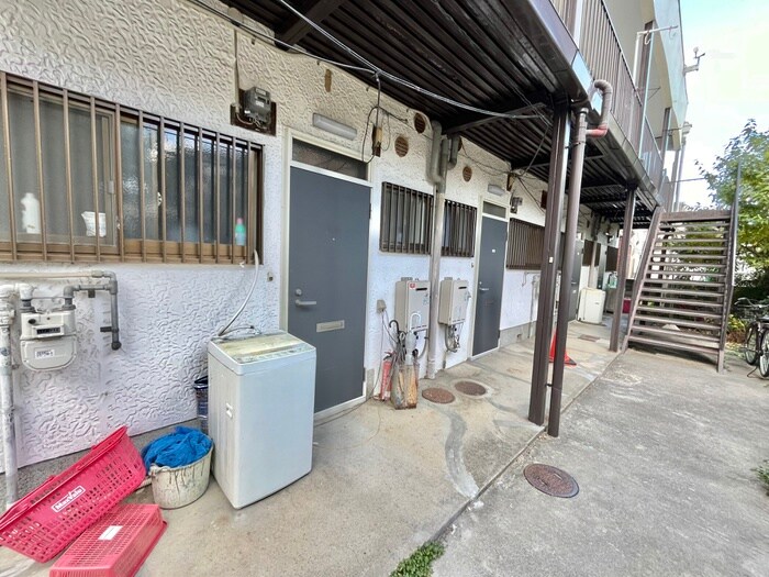 物件外観写真3　(エントランス部分)