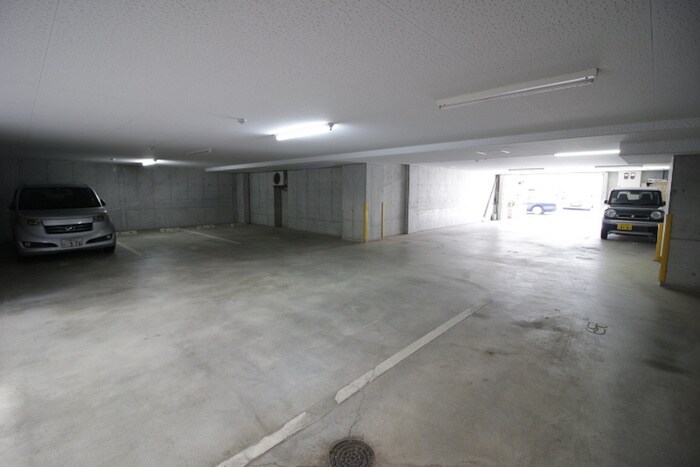 物件外観写真4　(駐車場)