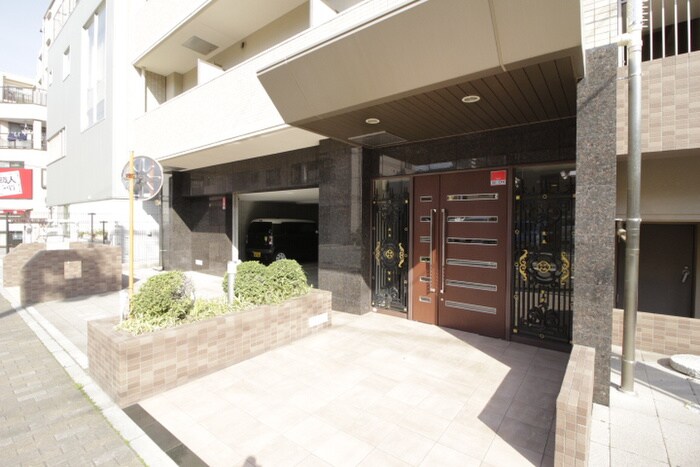 物件外観写真6　(エントランス部分)