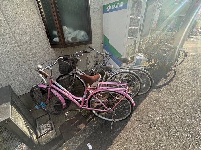 物件外観写真2　(駐輪場)