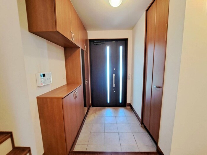 物件内観写真12　(玄関)