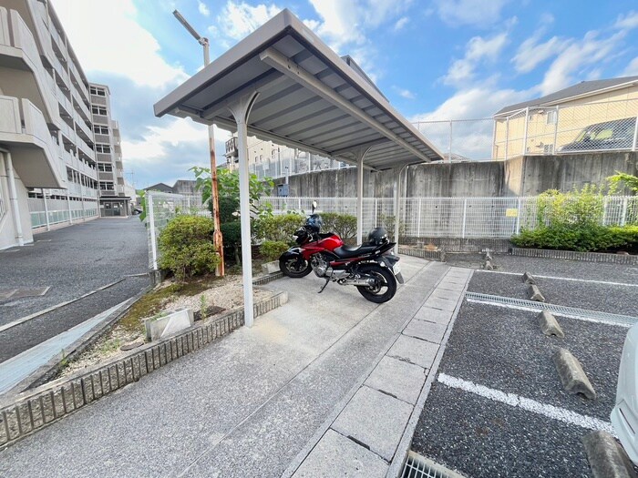 物件外観写真3　(駐輪場)
