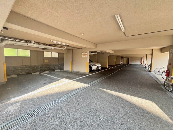 物件外観写真4　(駐車場)