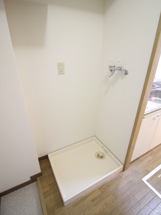 物件内観写真12　(洗濯機置場)