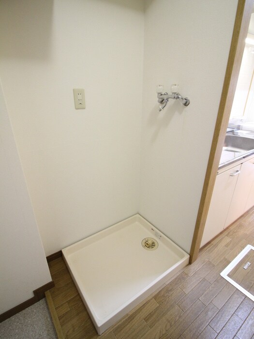 物件内観写真13　(洗濯機置場)