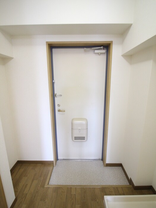 物件内観写真14　(玄関)