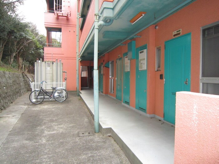 物件外観写真5　(駐輪場)