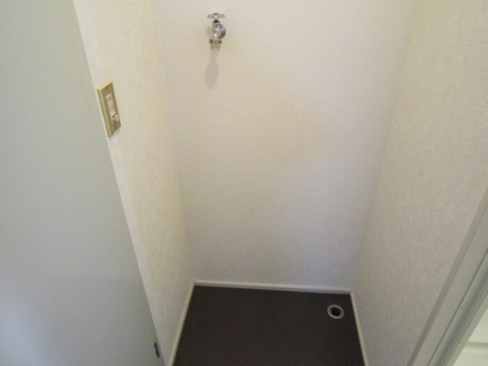 物件内観写真15　(洗濯機置場)