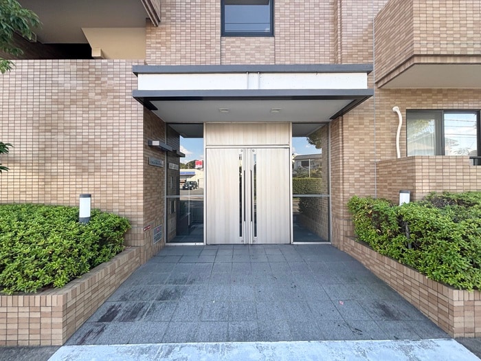 物件外観写真4　(エントランス部分)