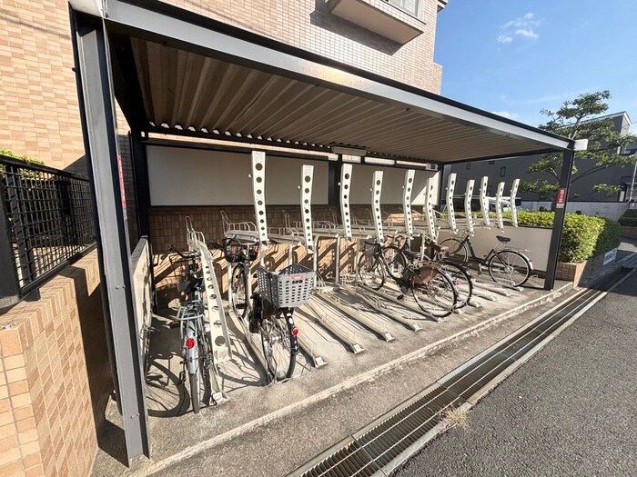 物件外観写真6　(駐輪場)