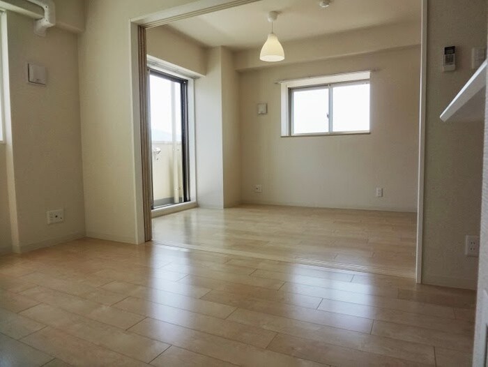 物件内観写真9　(室内からの展望)