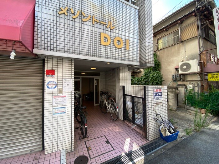 物件外観写真2　(エントランス部分)