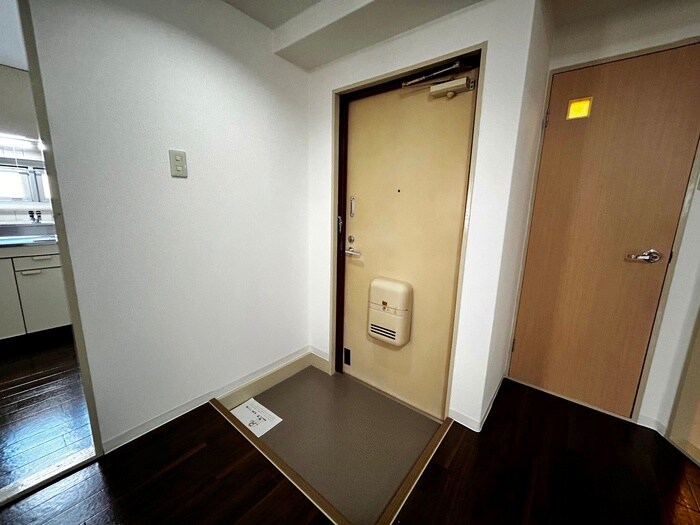 物件内観写真7　(玄関)