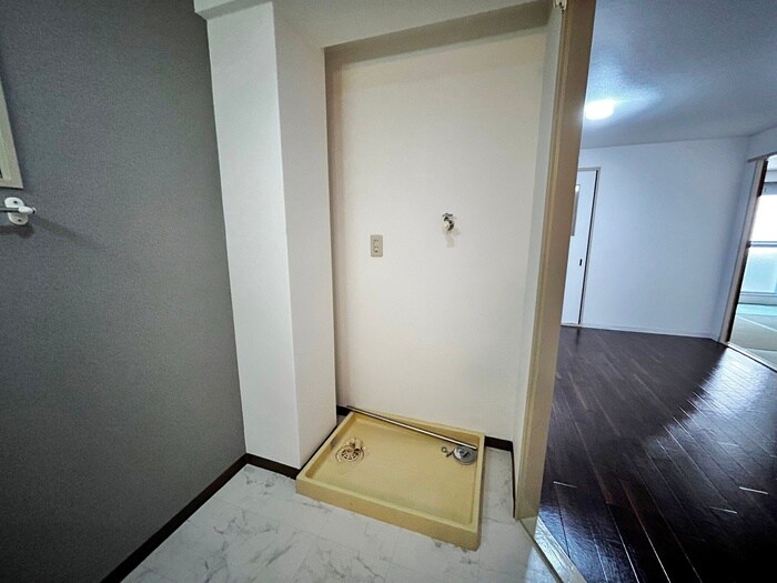 物件内観写真11　(洗濯機置場)