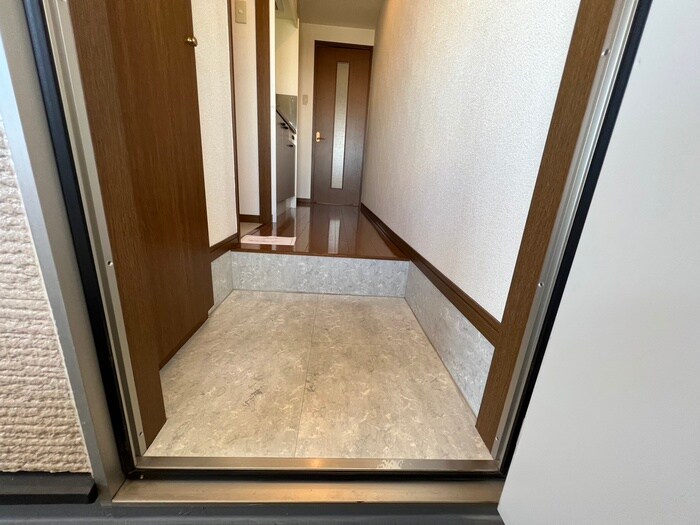 物件内観写真13　(玄関)
