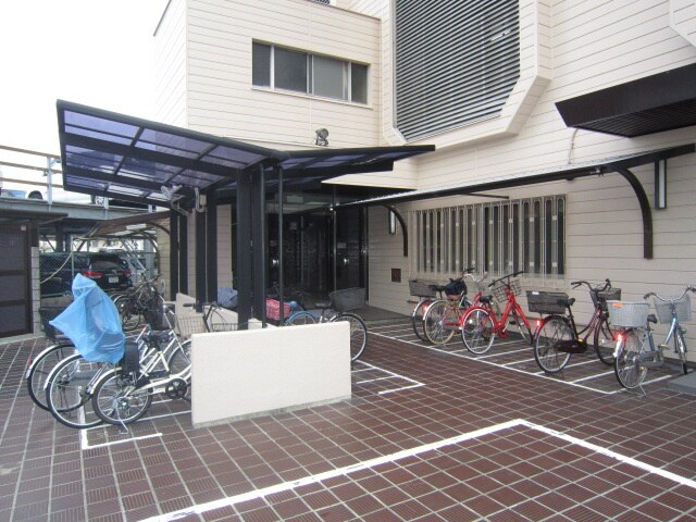 物件外観写真3　(駐輪場)