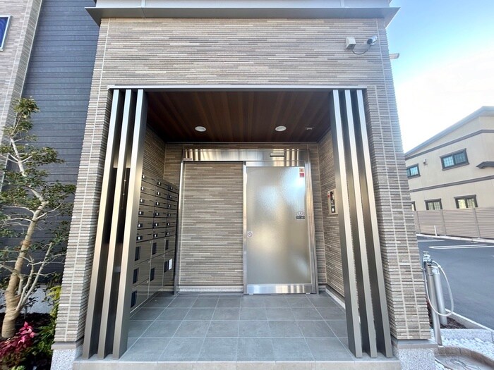 物件外観写真4　(エントランス部分)