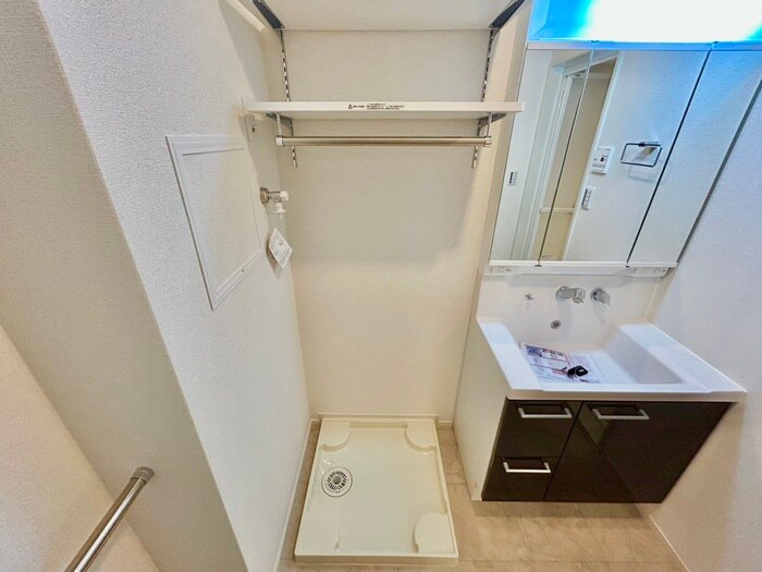 物件内観写真18　(洗濯機置場)