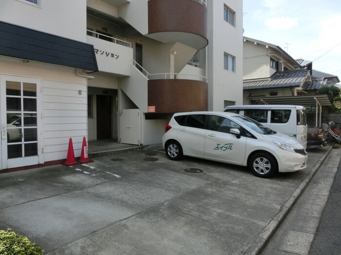 物件外観写真4　(駐車場)