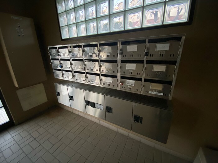 物件外観写真6　(エントランス部分)